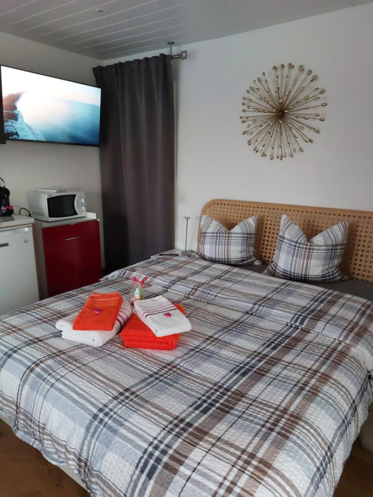 Beau Studio Avec Terrasse Et Vue Exclusivement Pour Non Fumeurs Belmont-sur-Lausanne Luaran gambar